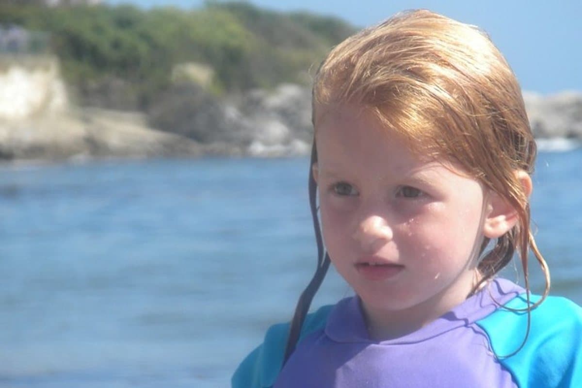 The photograph of a little girl by the sea that the painting was made from