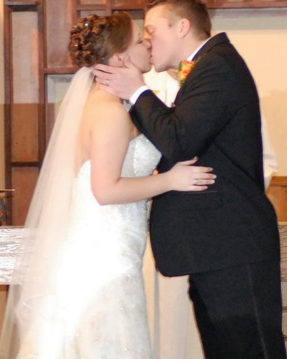 The photograph of a bride and groom kissing at the altar that the painting was made from